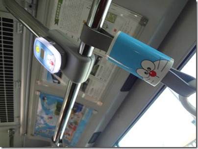 川崎の藤子・F・不二雄ミュージアム行きのバスの中